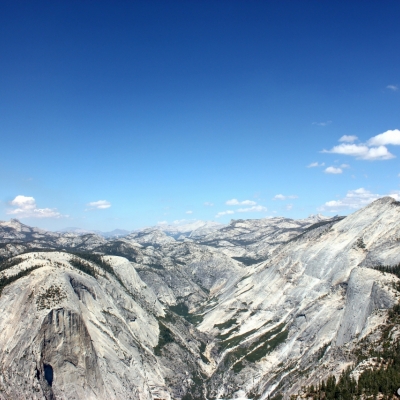 halfdome_en_bout_de_vallee.jpg